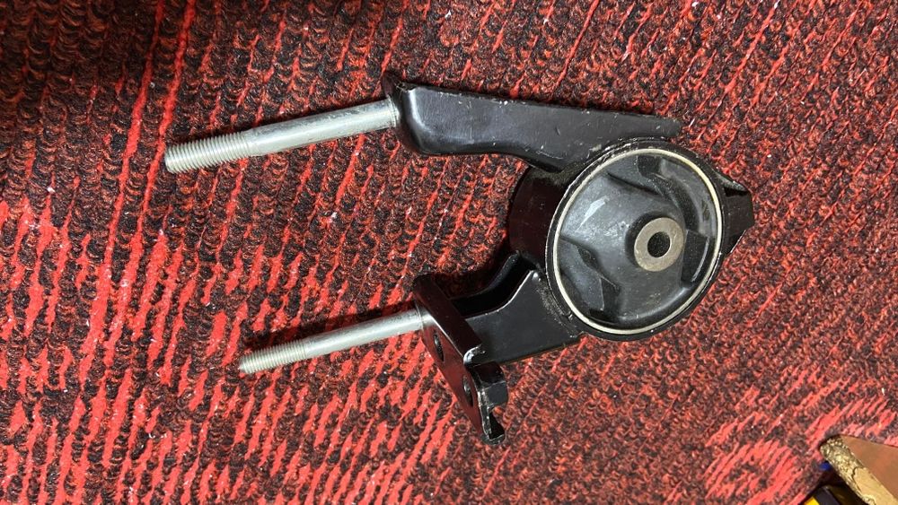 Подушка для двигателя авто