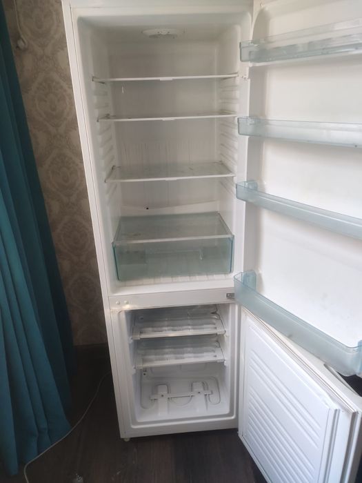 Холодильник двухкамерный