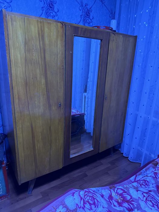 Продам спальный шкаф