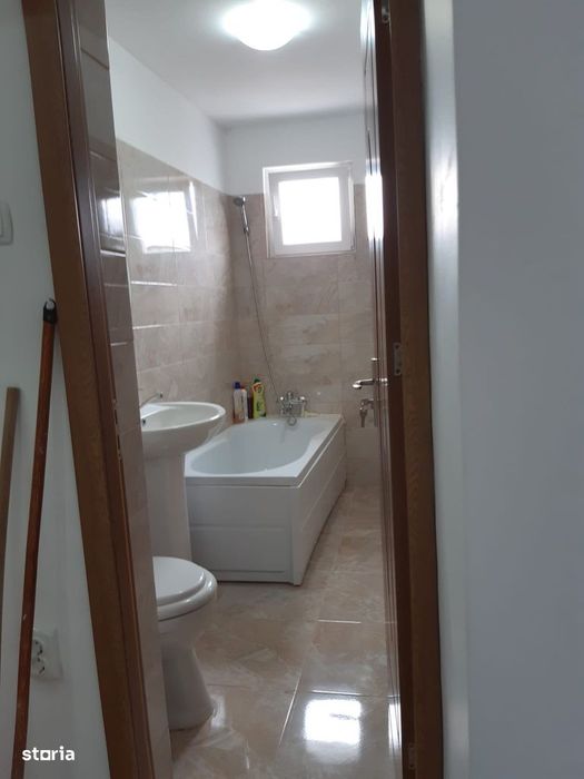 De inchiriat apartament cu 2 camere si balcon, renovat,mobilat 1100lei