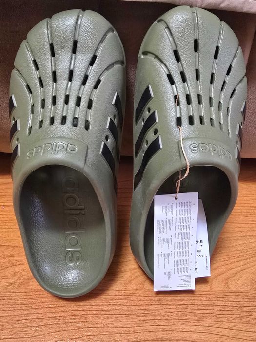 Saboti Adidas nou cu eticheta