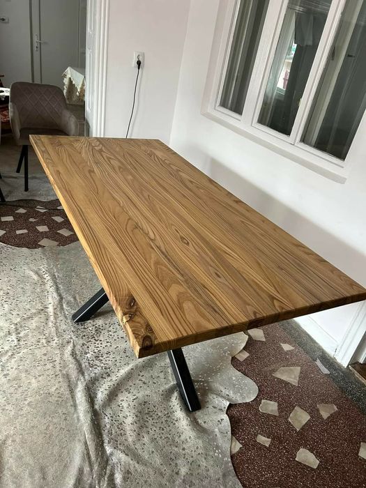 Scari interioare, balustrade, riflaje, plinte, pervaze din lemn masiv