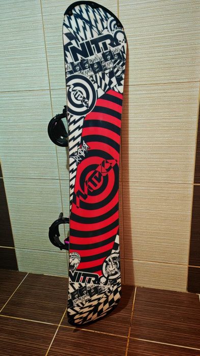Placa snowboard Nitro 142 cm-legaturi boots Burton dama