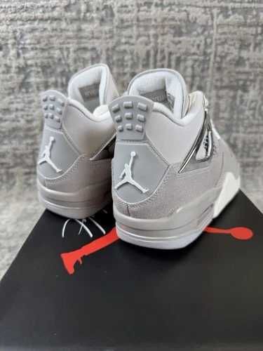 Sneakers Jordan4 Frozen Moments cu eticheta (nu Nike, Gucci, Adidas, Balenciaga)