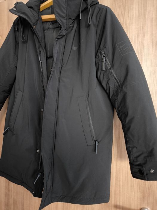 Зимняя куртка размер М .