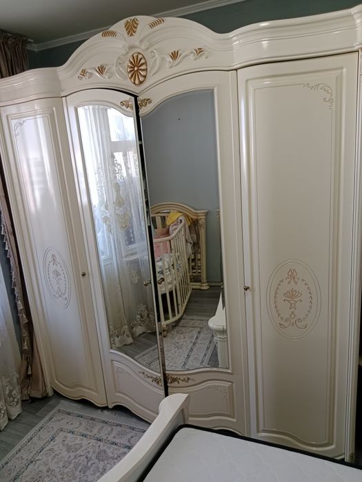 Продам спальный гарнитур