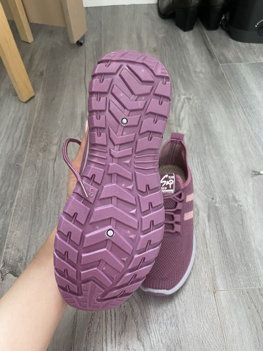 Продаются новые кроссовки