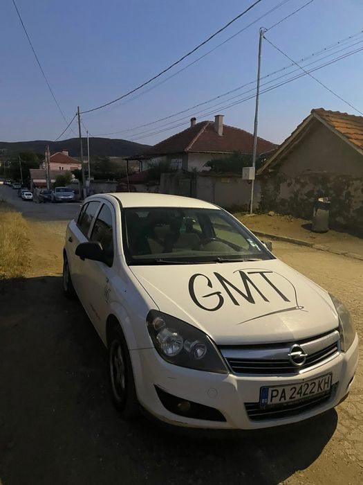 Опел Астра 2010 година