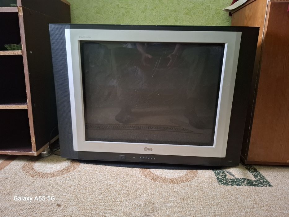 Телевизор LG FLATRON в хорошем состоянии