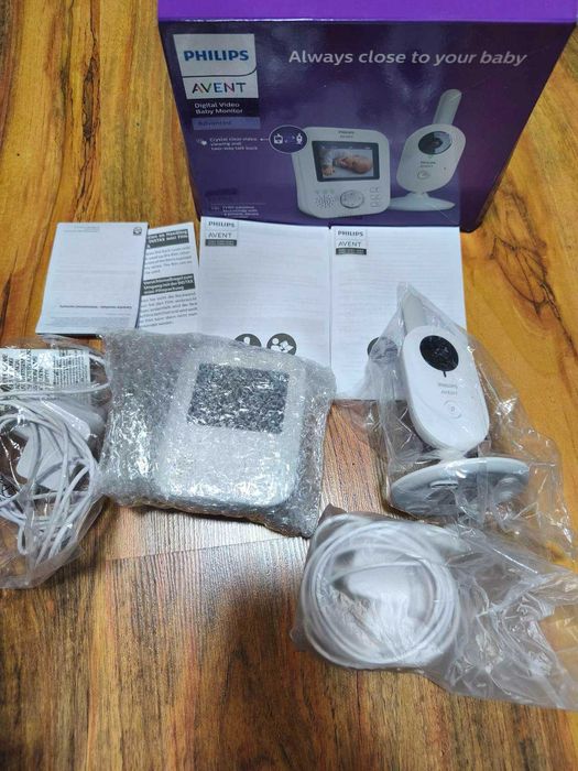 Чисто нов бебешки компютър с камера и видео