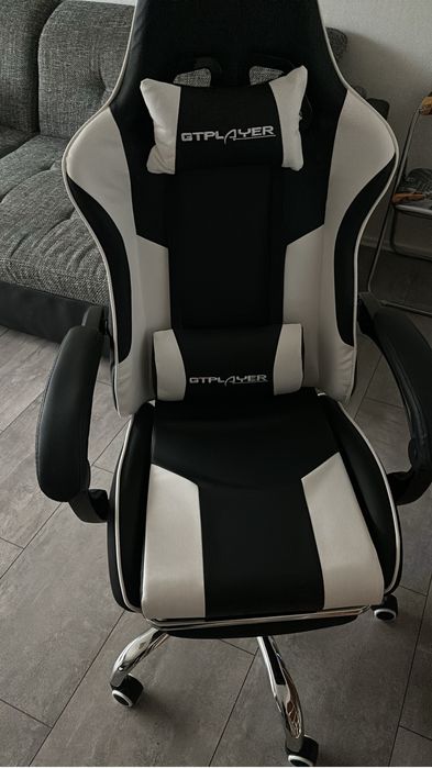 Scaun gaming cu masaj