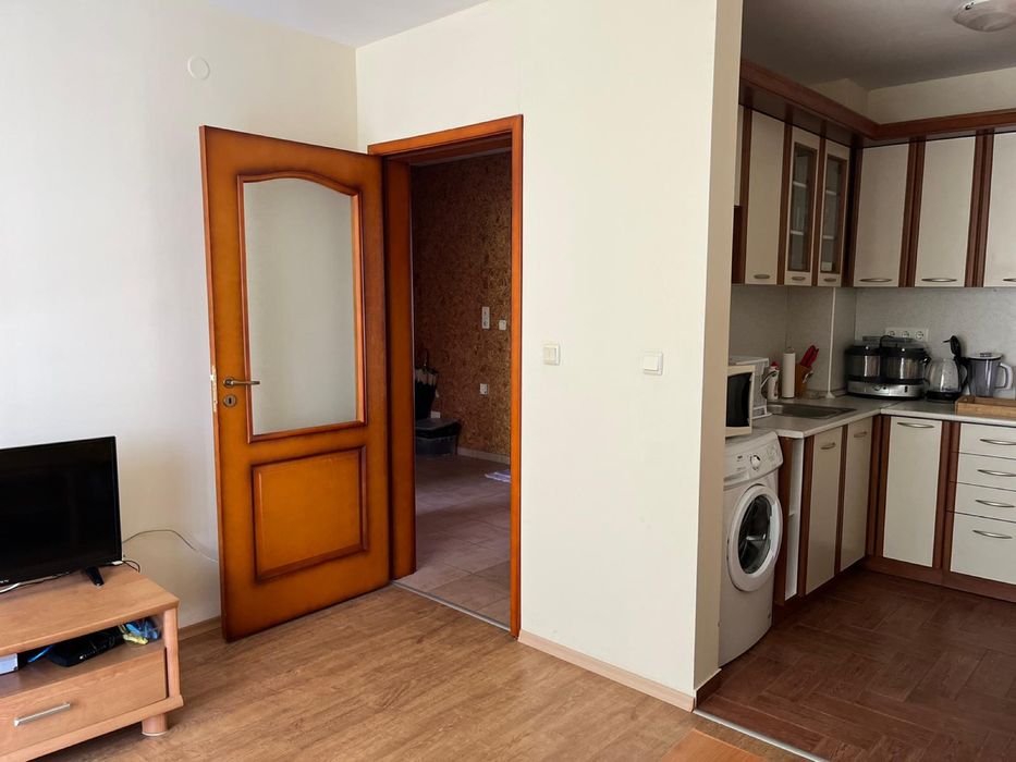 Продава се, 3-стаен, Св. Влас,  Елените, първа линия!