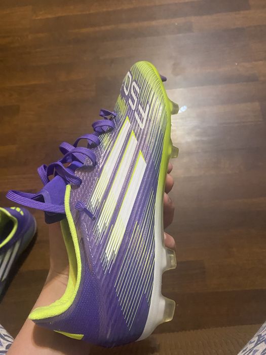 Ghete de fotbal cu crampoane adidasi f50 marimea 43 350 de lei negoc