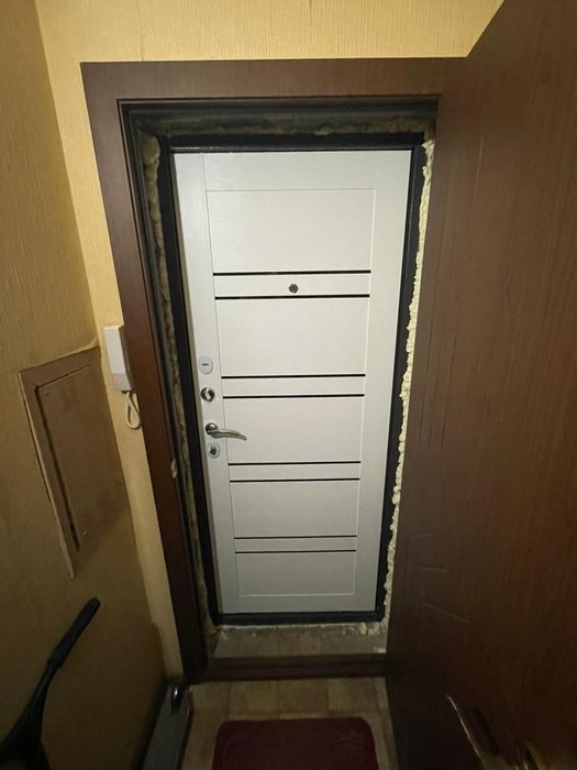 Продам дверь с обналичкой