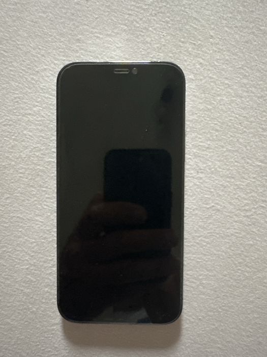 Iphone 12 pro, insotit de cutia originala si de un apple watch
