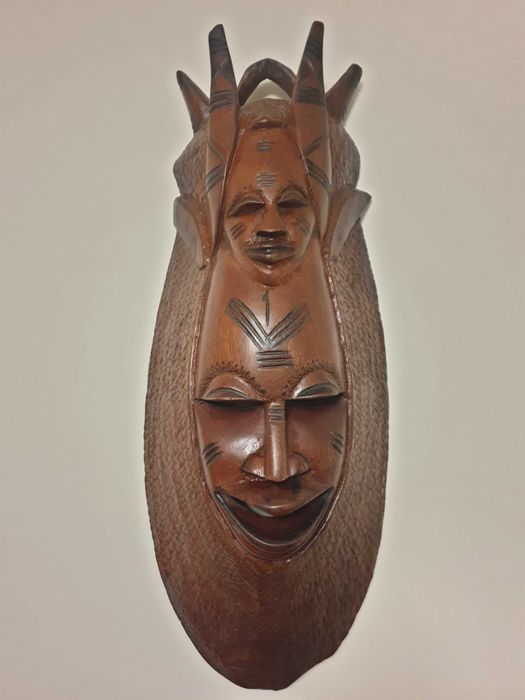 Дървена маска ръчна изработка