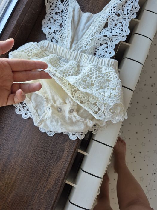 Salopeta bebe fata din dantela