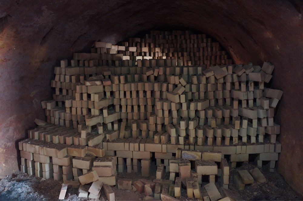 Pishiq G'isht zavod narx. Poltara va standart razmerlar bor