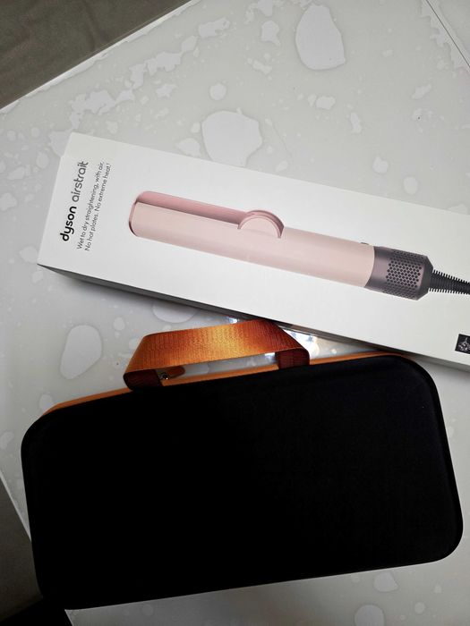 Продавам dyson airstrait почти нов