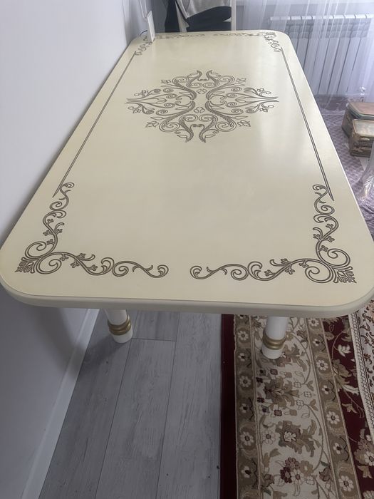 Стол с 4 стульями