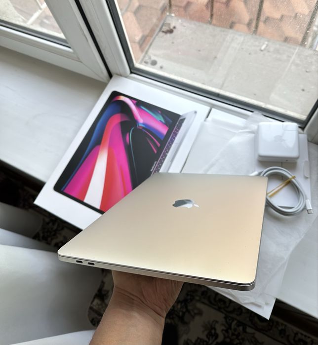 MacBook Pro M2 Silver 8/256GB 99%