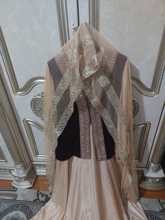 Milliy libos va oqshom liboslari