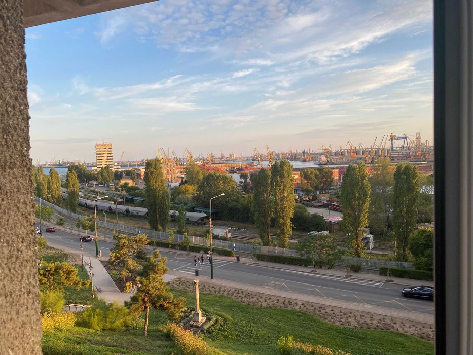 Vand apartament cu 2 camere in zona peninsulara a Constantei