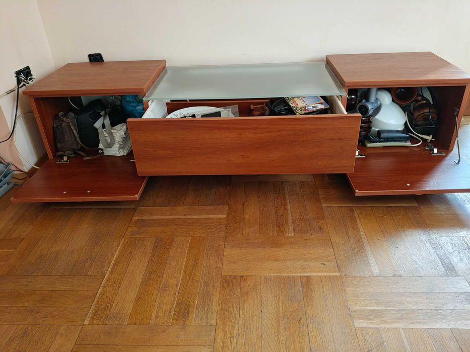 Светещ шкаф за дневна