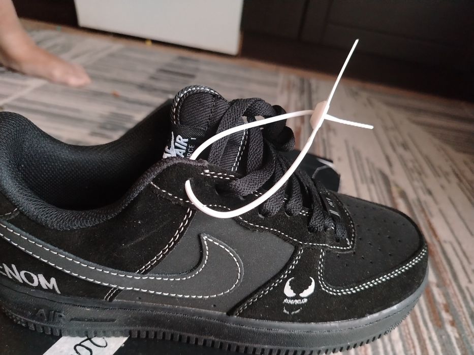 кроссовки новые 41р