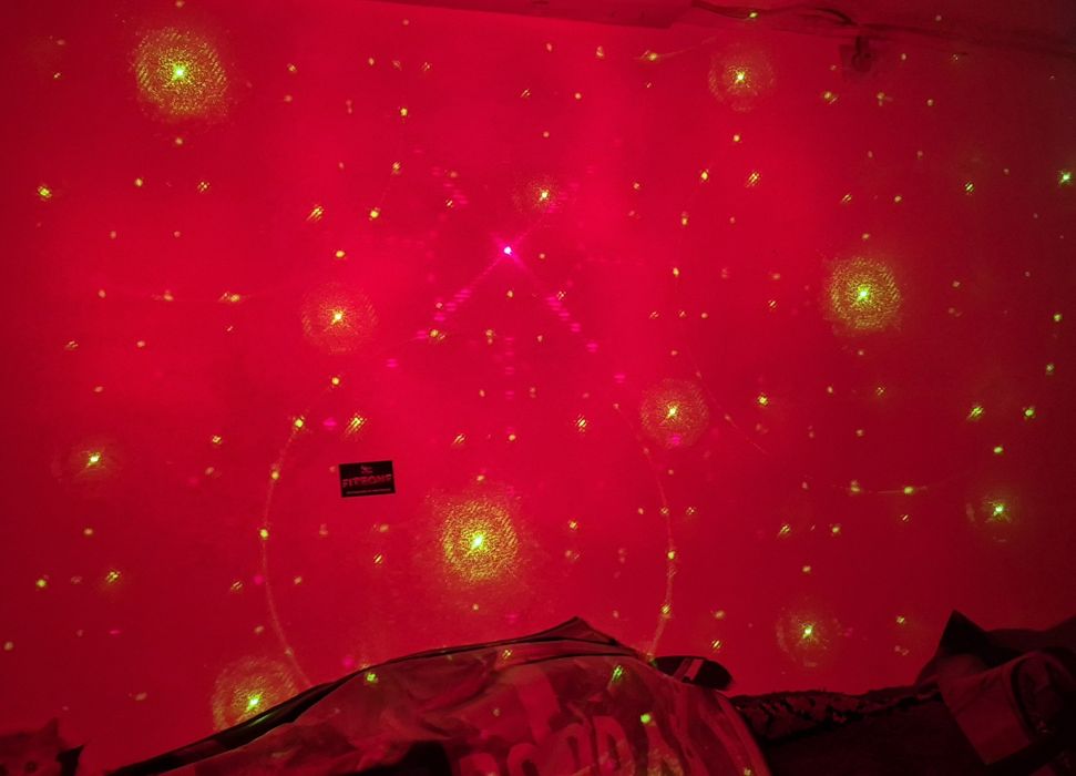 DJ Disco Laser за партита със визуални ефекти сменящи се според ритъма