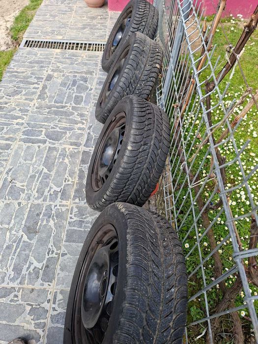 Vând jante cu anvelope