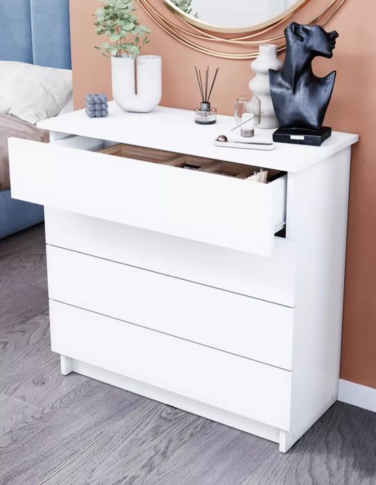 Комод деревянный узкий для вещей