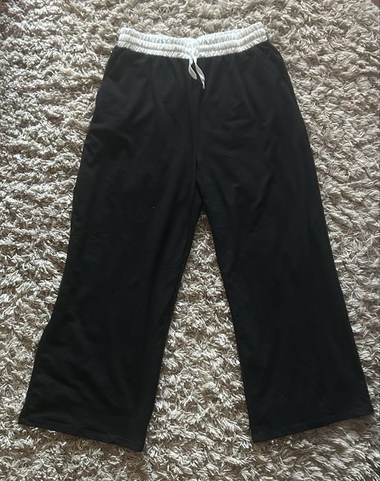 Pantaloni sport evazati cu talie inalta