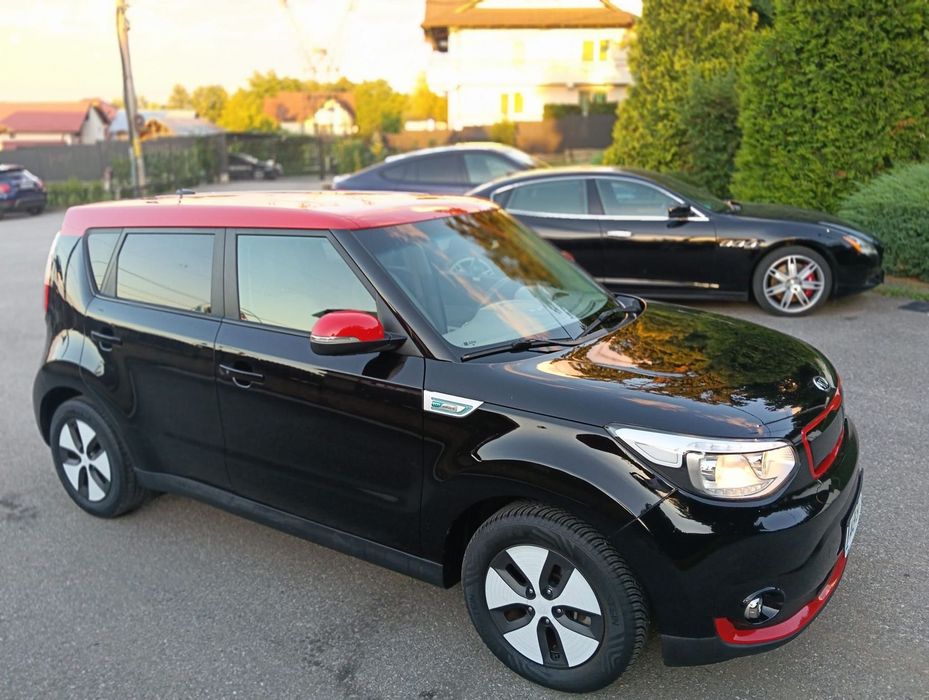 Kia Soul Kia Soul EV, 110 CP, electric, an 2017, negru cu pavilion rosu