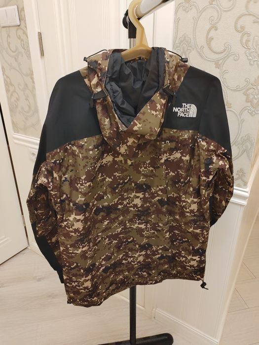 The North Face 1994 Retro Mountain Light Jacket GORE-TEX куртка.