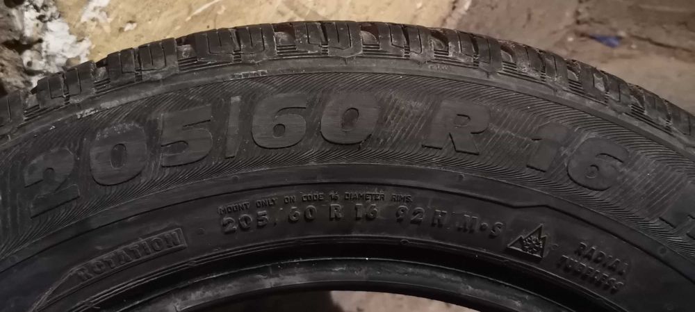 Продавам 1 брой зимна гума 205.60.16 дот 2021 sumitomo