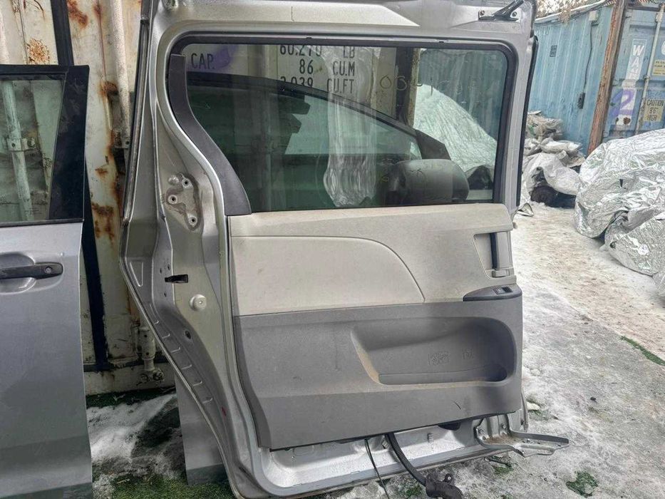 Двери Toyota Sienna
