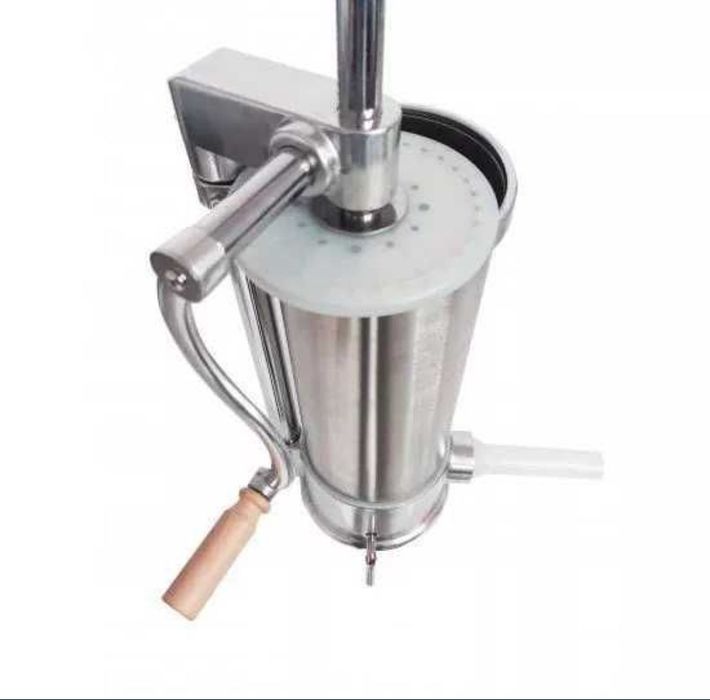 Mașină de umplut cârnați carnatar