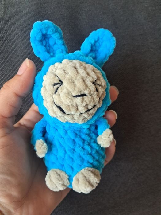 Лабубу, Labubu, плюшена ръчно плетена играчка