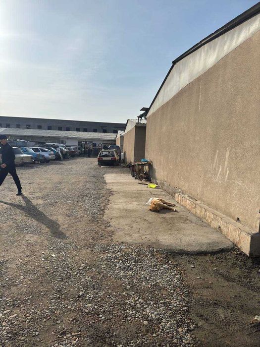 Ситора бозорида магазин сотилади