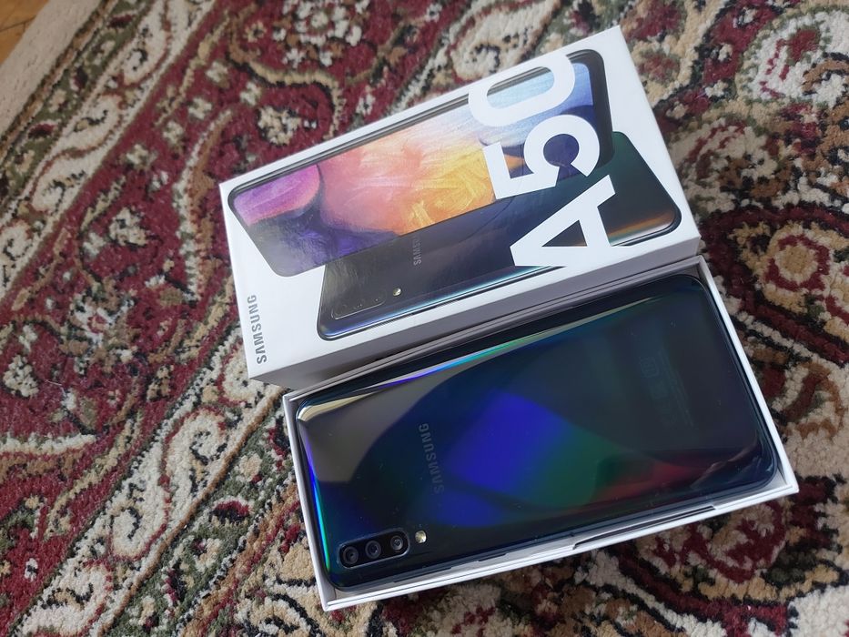 Самсунг А50 64 гб как новая