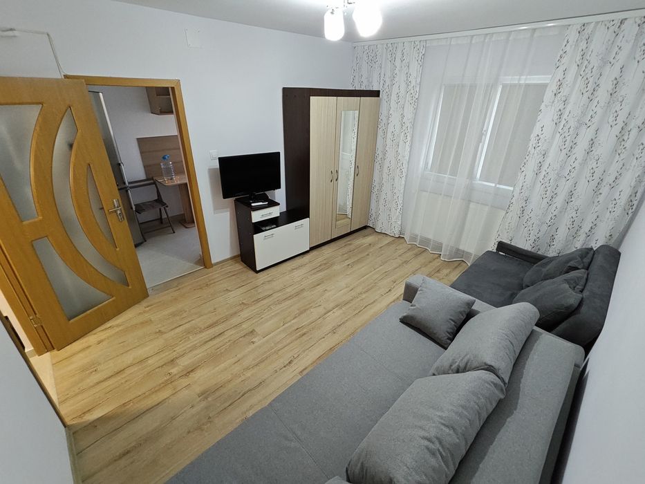 Garsonieră de inchiriat renovată recent – Zona Zahana (lângă piață)