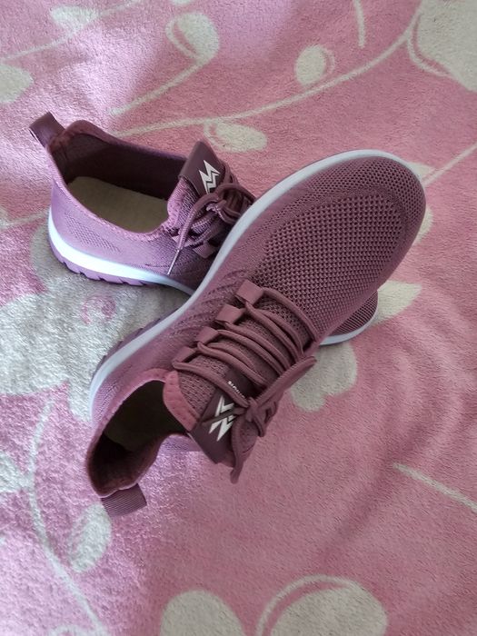 Сетчатые кроссовки 41 размер