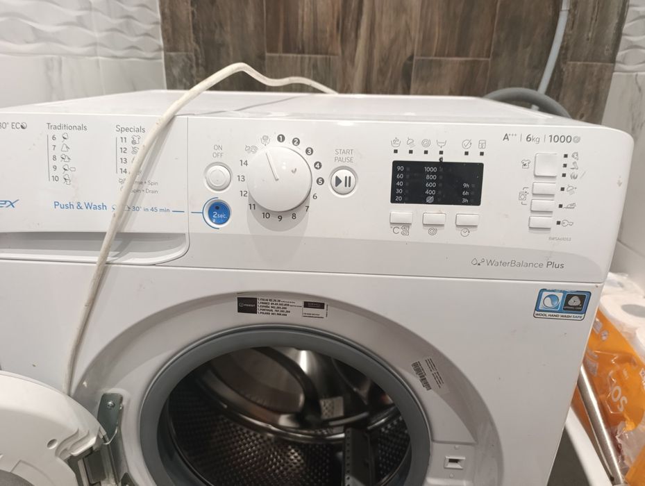 Пералня Indesit  за ремонт или части!