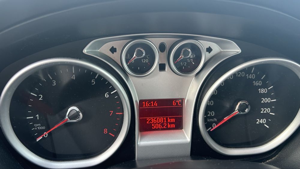 Ford Focus 2, an 2010, 1.6 benzina, 100 CP, dublu climatronic