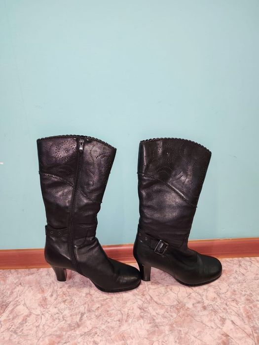 Продам женские сапоги