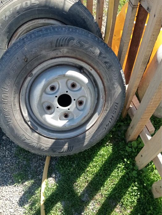 Продам шины для форд транзит