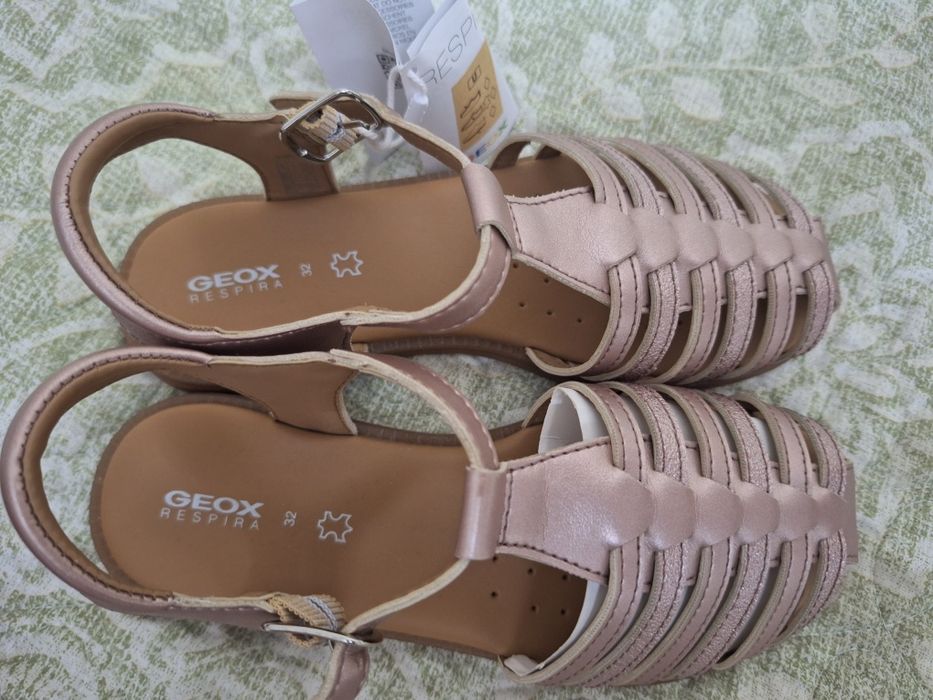 Продаю сандалии Geox для девочки