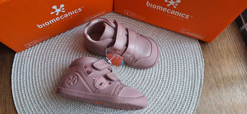 Чисто нови обувки/сникърси на Biomecanics - н. 22