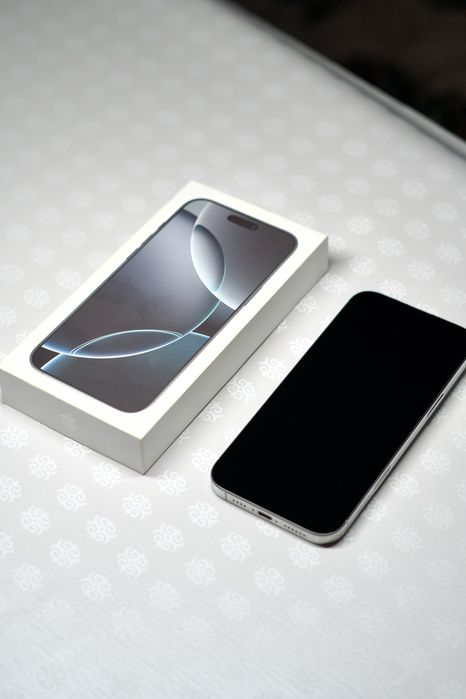 iPhone 16 pro max White